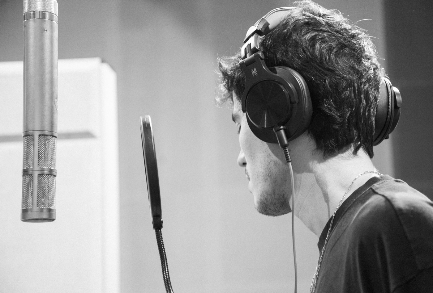 Luís tracking vocals